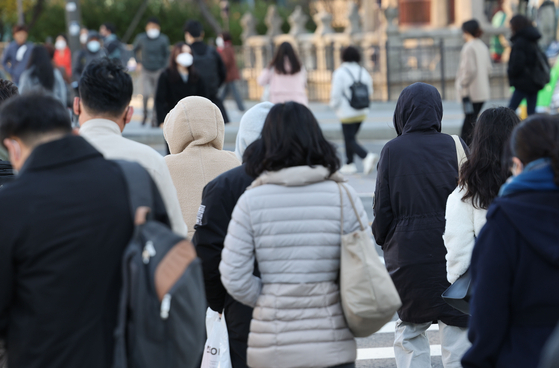 겨울철 출근길에 오른 시민들.〈사진=연합뉴스〉