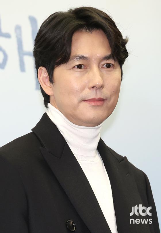 배우 정우성이 27일 오후 서울 상암동 스탠포드 호텔에서 열린 지니 TV 오리지널 '사랑한다고 말해줘' 제작발표회에 참석해 포토타임을 갖고 있다. 박세완 엔터뉴스팀 기자 park.sewan@jtbc.co.kr (콘텐트비즈니스본부)