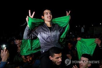 풀려난 팔레스타인 수감자 “감옥서 짐승 취급 당해...굴욕 느껴“