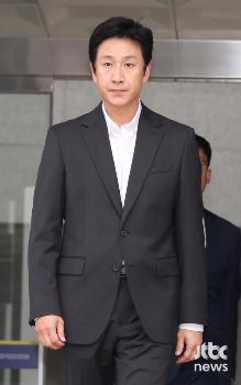 [이슈] 이선균, 마약 사건에서 사생활 이슈로…본질 흐리기