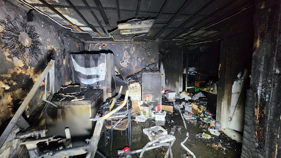 지난 3일 밤 9시쯤 대구시 북구 검단동의 한 아파트에서 불이 났다. 사진은 화재 현장.〈사진=대구소방안전본부〉