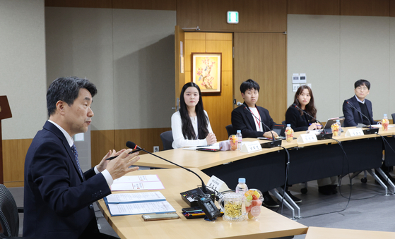 지난달 이주호 사회부총리 겸 교육부 장관과 현장 교원들과의 간담회. 〈사진=연합뉴스〉 