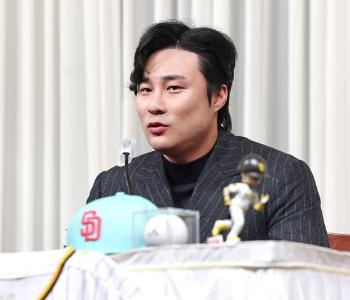 메이저리거 김하성, 옛 동료 고소…“협박 당해 돈 뜯겨“