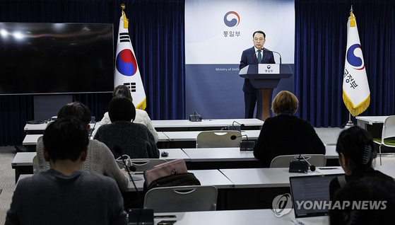 구병삼 통일부 대변인이 8일 오전 서울 종로구 정부서울청사에서 열린 정례브리핑에서 남북공동연락사무소 잔해 철거 등에 대한 통일부 입장을 말하고 있다. (출처=연합뉴스)