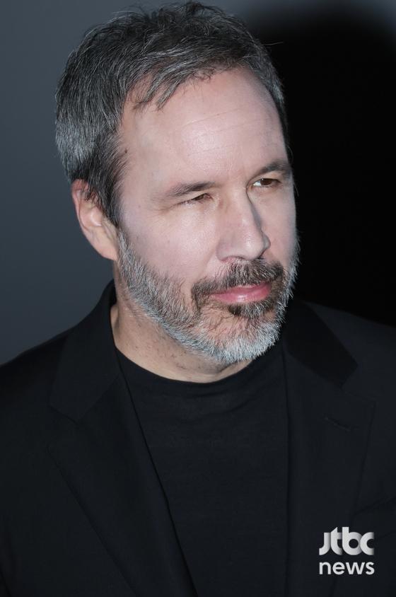 드니 빌뇌브(Denis Villeneuve) 감독이 8일 오후 서울 용산CGV에서 열린 영화 '듄: 파트2' 내한 기자회견에 참석해 포즈를 취하고 있다.  김현우 엔터뉴스팀 기자 kim.hyunwoo3@jtbc.co.kr (콘텐트비즈니스본부)