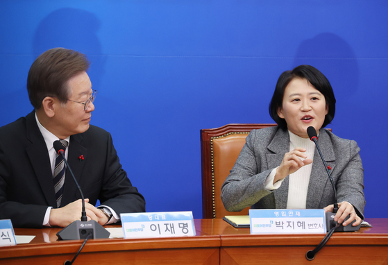 〈YONHAP PHOTO-3586〉 인사말하는 박지혜 변호사   (서울=연합뉴스) 신준희 기자 = 11일 국회에서 열린 더불어민주당 인재영입식에서 1호 영입인재인 박지혜 변호사가 인사말을 하고 있다. 2023.12.11   hama@yna.co.kr/2023-12-11 11:14:58/ 〈저작권자 ⓒ 1980-2023 ㈜연합뉴스. 무단 전재 재배포 금지.〉