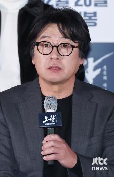 '노량' 김윤석 “나보다 뛰어난 배우들이 이순신 계속 이어받길“