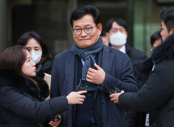 영장실질심사를 마치고 법정을 나가는 민주당 송영길 전 대표 〈사진=연합뉴스〉