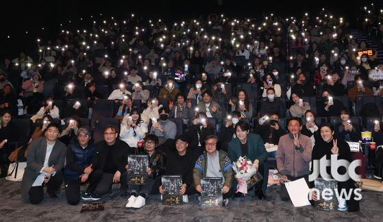 26일 오후 서울 마포구 상암동 메가박스에서 영화 '서울의 봄' 무대 인사가 열렸다. 김성수 감독과 황정민, 정우성, 이성민, 김의성, 이재윤, 박훈이 참석했다. 김현우 엔터뉴스팀 기자 kim.hyunwoo3@jtbc.co.kr (콘텐트비즈니스본부)