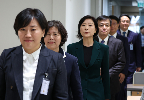 왼쪽부터 농림축산식품부 송미령, 국가보훈부 강정애, 중소벤처기업부 오영주, 기획재정부 최상목, 국토교통부 박상우, 해양수산부 강도형 장관 후보자가 지난 4일 서울 용산 대통령실 청사에서 열린 인사 발표에 입장하고 있다. 〈사진=연합뉴스〉