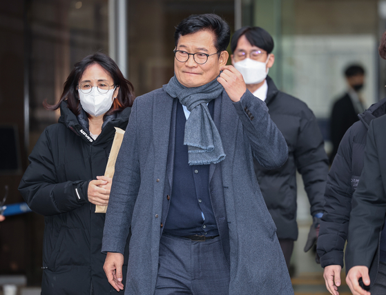 영장심사를 마치고 법원을 나서는 민주당 송영길 전 대표 〈사진=연합뉴스〉