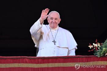 [월클뉴스] 교황 '동성 커플 축복' 파장…“결혼 주례도“ vs “죄악을 축복“