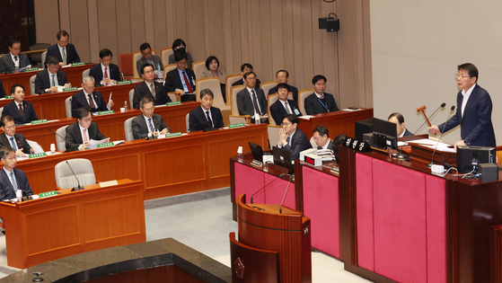 20일 국회에서 열린 예산결산특별위원회 전체회의에서 서삼석 위원장이 의사봉을 두드리고 있다. 〈사진=연합뉴스〉