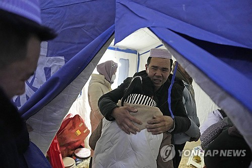 중국 간쑤성 지진 피해 현장 〈사진=연합뉴스〉 