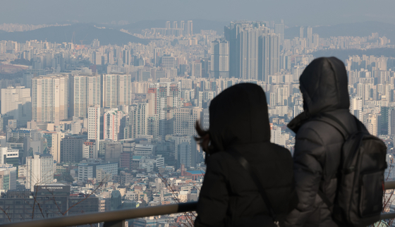 지난 20일 서울 남산에서 바라본 서울 시내 아파트 단지 모습. 〈사진=연합뉴스〉