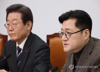 “노골적 선거운동“...민주당, '군 정신전력교육 교재'에 법적 조치도 예고