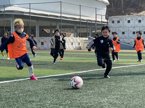  SON축구아카데미에서 축구를 배우는 아이들 (사진=SON축구아카데미)