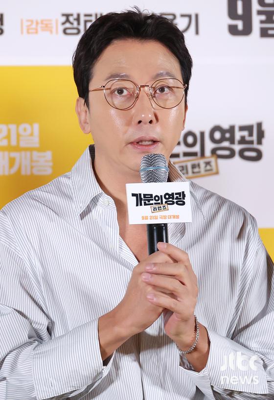 19일 오전 서울 용산구 CGV 용산아이파크몰점에서 영화 '가문의 영광: 리턴즈' 언론시사회가 열렸다. 정태원, 정용기 감독과 배우 윤현민, 유라, 김수미, 탁재훈, 정준하, 고윤이 참석했다. 박세완 엔터뉴스팀 기자 park.sewan@jtbc.co.kr (콘텐트비즈니스본부)