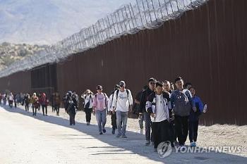 [월클뉴스] 휘청이는 '중국 경제' 방증?…1만km 미국 이민 대장정