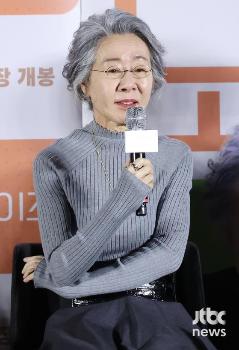 '도그데이즈' 감독 데뷔작 출연 약속 지킨 윤여정 “개취급 당한 인연“