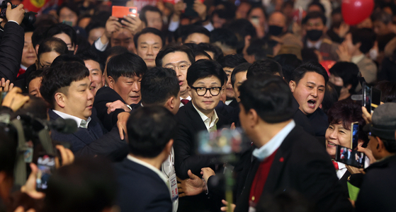 한동훈 국민의힘 비상대책위원장이 10일 오전 경남 창원시 성산구 창원컨벤션센터에서 열린 '국민의힘 경남도당 신년 인사회'에 참석하고 있다. 〈사진=연합뉴스〉