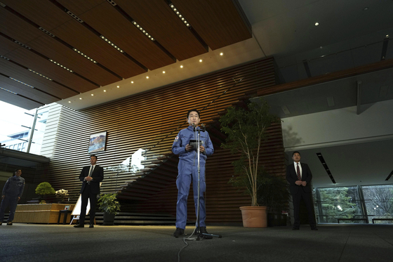 지난 7일 기시다 후미오 일본 총리가 관저에서 기자들의 질문에 답하고 있다. 교도=연합뉴스