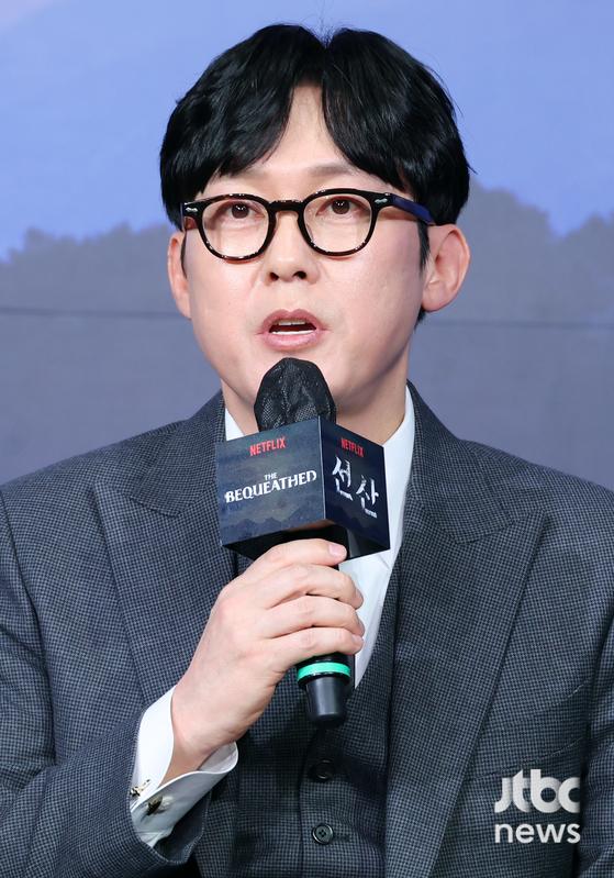 12일 오후 서울 중구 앰배서더 서울 풀만에서 넷플릭스 시리즈 '선산' 제작발표회가 열렸다. 연상호, 민홍남 감독과 김현주, 박희순, 박병은, 류경수가 참석했다. 김현우 엔터뉴스팀 기자 kim.hyunwoo3@jtbc.co.kr (콘텐트비즈니스본부)