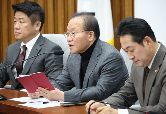 윤재옥 국민의힘 원내대표가 오늘(12일) 국회에서 열린 원내대책회의에서 발언을 하고 있다. 〈사진=연합뉴스〉