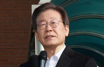 이재명 “퇴행의 시대…문익환 목사 용기·담대함서 답 찾겠다“