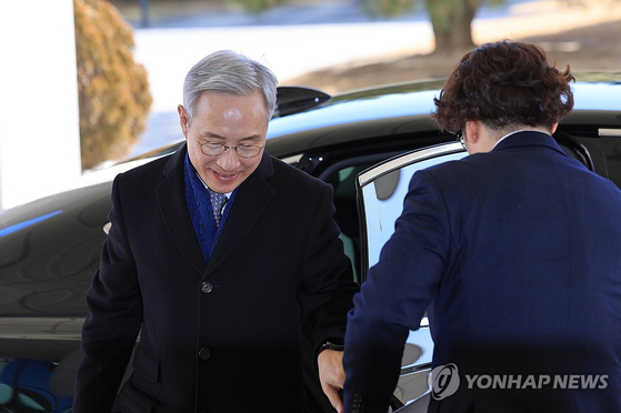 강일원 검찰수사심의위원회 위원장이 15일 오후 서울 서초구 대검찰청에서 열리는 김광호 서울경찰청장·최성범 용산소방서장 기소 여부를 판단하는 수심위 현안위원회에 참석했다. 〈사진=연합뉴스〉