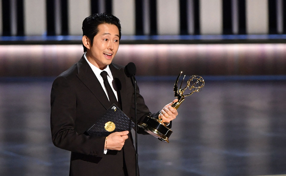 TOPSHOT - US actor Steven Yeun accepts the award for Outstanding Lead Actor in a Limited or Anthology Series or Movie for "Beef" onstage during the 75th Emmy Awards at the Peacock Theatre at L.A. Live in Los Angeles on January 15, 2024. (Photo by Valerie Macon / AFP)  〈저작권자(c) 연합뉴스, 무단 전재-재배포, AI 학습 및 활용 금지〉