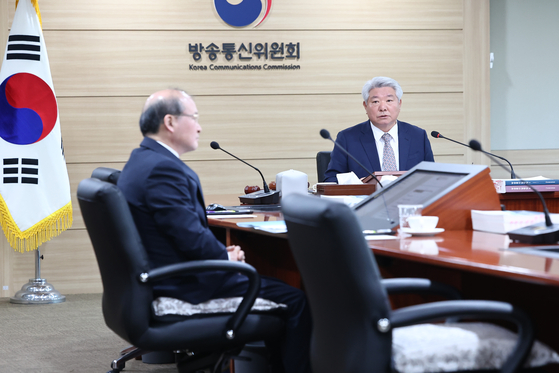 김홍일 방통위원장(오른쪽)과 이상인 부위원장 [사진 연합뉴스]