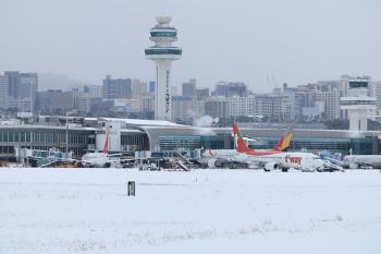 전국 한파·대설로 항공기 346편 결항…선박 69척도 묶여