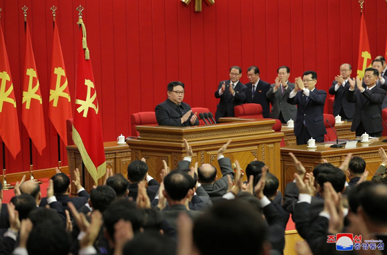 25일 조선중앙통신은 김정은 북한 국무위원장이 참석한 가운데 노동당 중앙위원회 제8기 제19차 정치국 확대회의가 지난 23일부터 24일까지 진행됐다고 보도했다. 〈사진=조선중앙통신 캡처〉