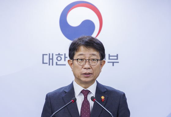 박상우 국토교통부 장관이 25일 오후 서울 종로구 정부서울청사에서 '국민과 함께하는 민생토론회'에서 보고된 교통 분야 관련 주요 정책 계획을 발표하고 있다. 〈사진=연합뉴스〉