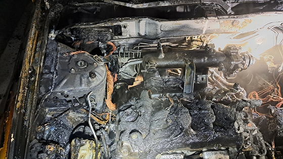 접지 배선 불량 결함으로 화재가 발생한 SM3 엔진룸 모습. 〈사진=경기도소방재난본부〉