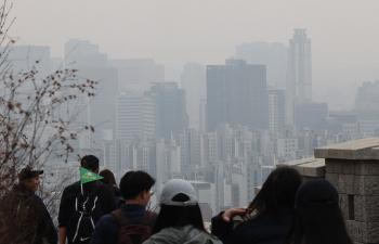 수도권 등 미세먼지 '나쁨'…낮 최고기온 7~15도 포근