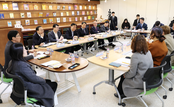 이관섭 대통령 비서실장이 오늘(2일) 일선 학교를 방문해 늘봄학교 준비 상황을 점검했다