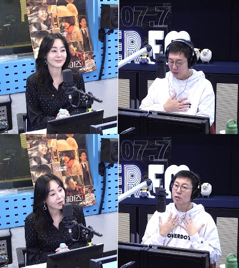 '철파엠' 김윤진 "'도그데이즈' 공동 제작…연출 생각은 없어"