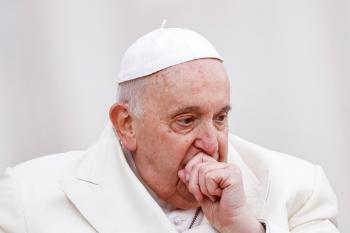 프란치스코 교황 “동성 커플 축복에 반대하는 것은 위선“