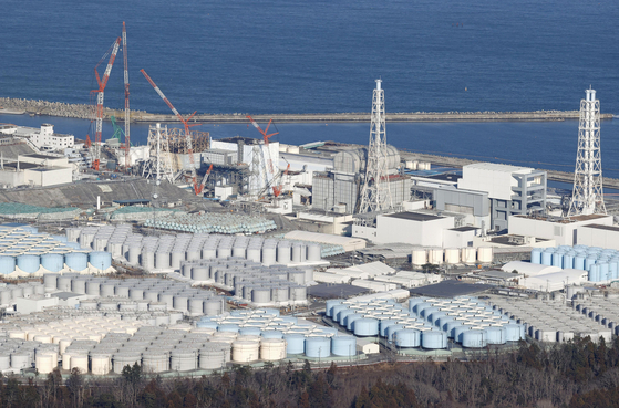 지난해 1월 19일 후쿠시마 제1원자력발전소 내 보관 중인 오염수 보관 탱크 모습. 〈자료사진=연합뉴스〉