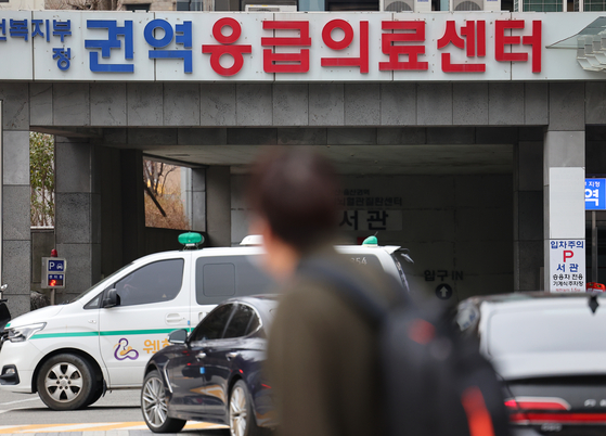 지난 6일 오후 부산 동아대학교 병원이 혼잡한 모습이다. 〈사진=연합뉴스〉