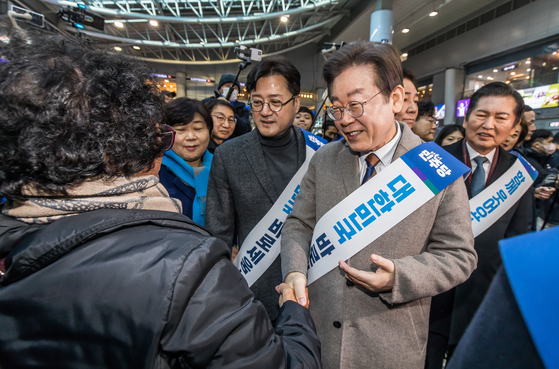 설 귀성인사 하는 이재명 대표 2024.2.8 [공동취재]