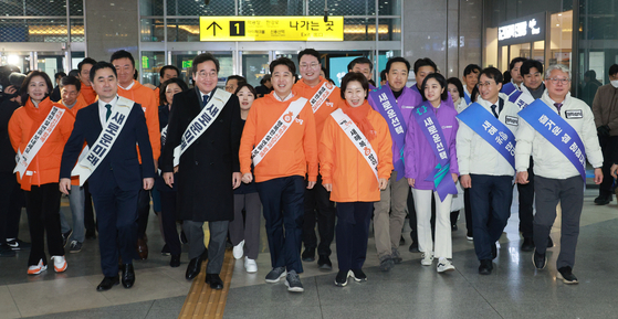 합동 설 귀성인사 나선 '제3지대' 주요 인사들 2024.2.9