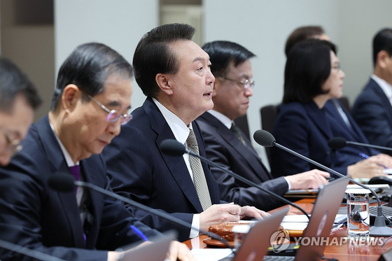 윤석열 대통령이 20일 서울 용산 대통령실 청사에서 열린 국무회의에서 발언하고 있다. 