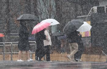 전국 대부분 비나 눈…강원·경북 산지엔 50cm 폭설