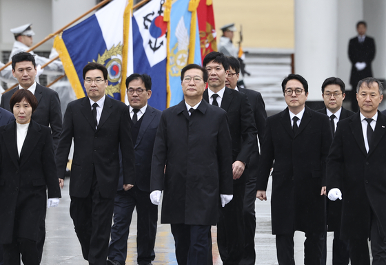 21일 오전 국립서울현충원에서 참배하고 있는 박성재 신임 법무부 장관 〈사진=연합뉴스〉