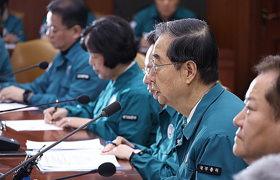 한덕수 국무총리가 23일 오전 정부서울청사에서 열린 의사 집단행동 중앙재난안전대책본부 회의에서 발언하고 있다. 〈사진=연합뉴스〉