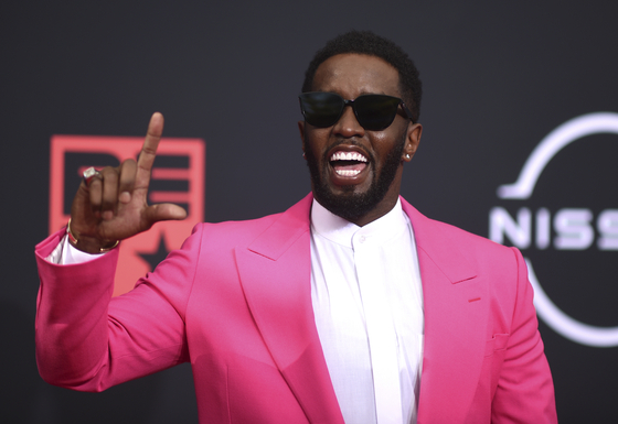 FILE - Sean "Diddy" Combs arrives at the BET Awards, June 26, 2022, at the Microsoft Theater in Los Angeles. Combs wants to strengthen the Black dollar: The music mogul is spearheading a new online marketplace called Empower Global that will specifically feature Black-owned businesses. (Photo by Richard Shotwell/Invision/AP, File) 062622128134; FILE PHOTO  〈저작권자(c) 연합뉴스, 무단 전재-재배포 금지〉