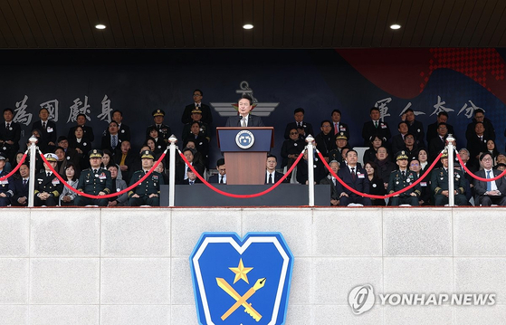  윤석열 대통령이 28일 충북 괴산군 육군학생군사학교에서 열린 2024년 학군장교 임관식에서 축사를 하고 있다.